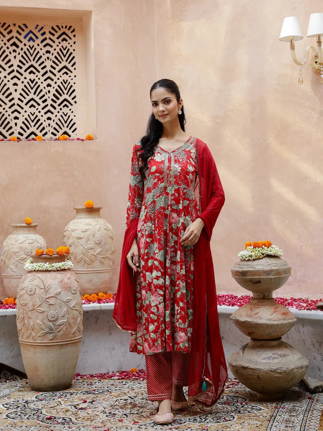 Kemigen Women's Red Floral Print V-Neck Cotton Kurta Set